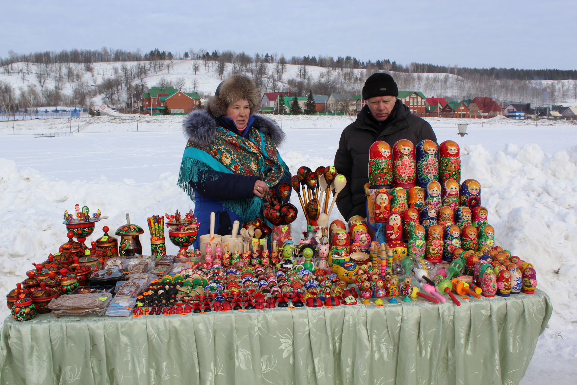 «Прощай Масленица!»: хороводом и песнями проводили Масленицу в Лениногорске.