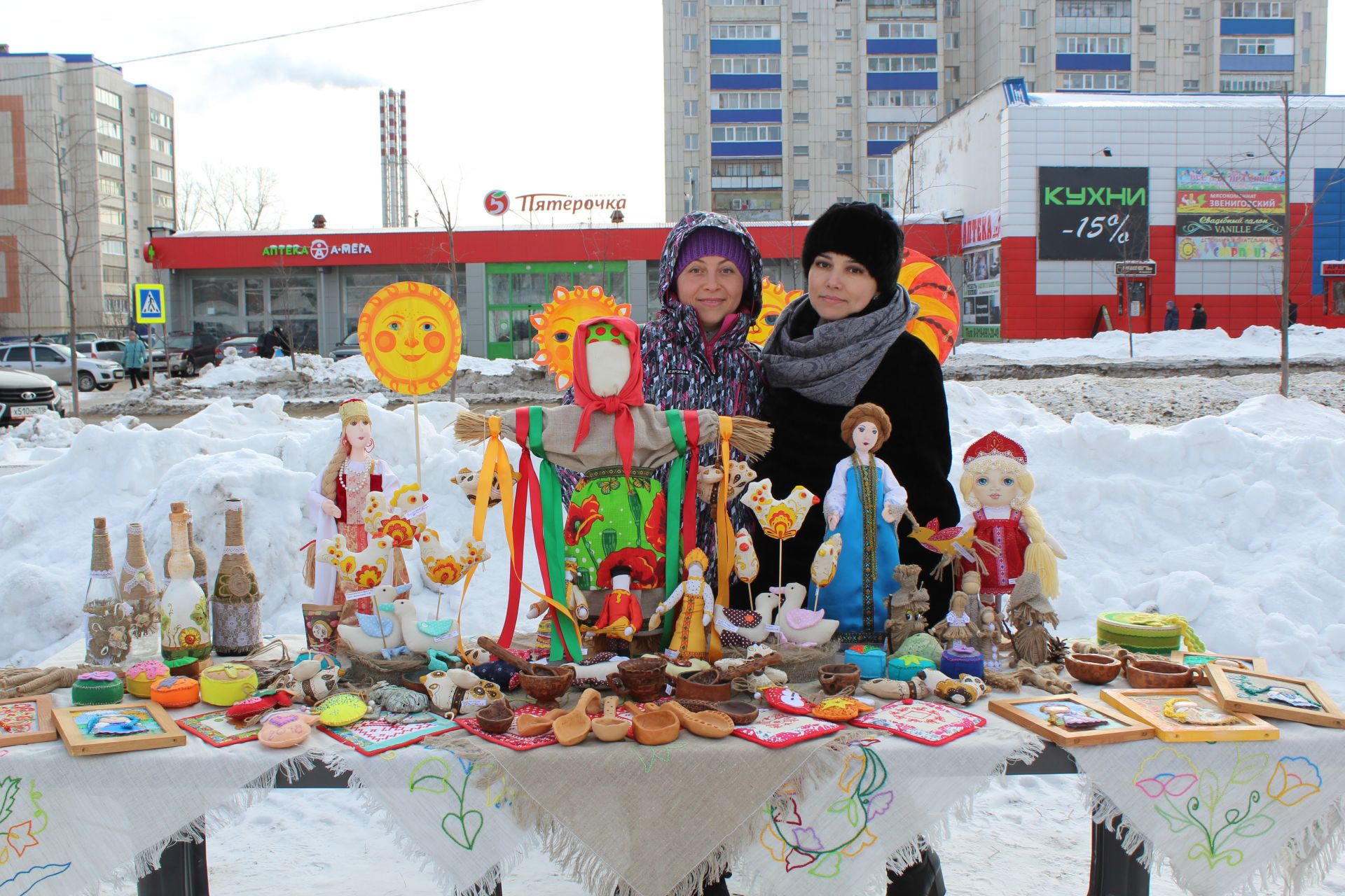 «Прощай Масленица!»: хороводом и песнями проводили Масленицу в Лениногорске.