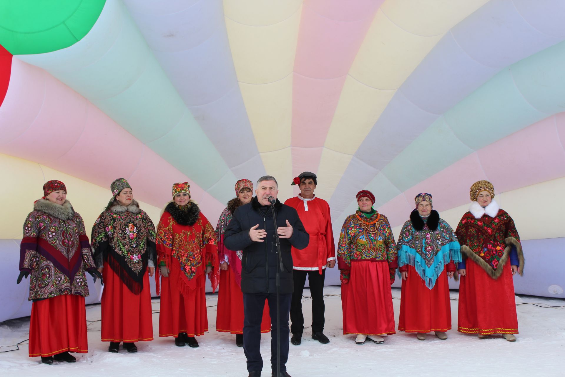 «Прощай Масленица!»: хороводом и песнями проводили Масленицу в Лениногорске.