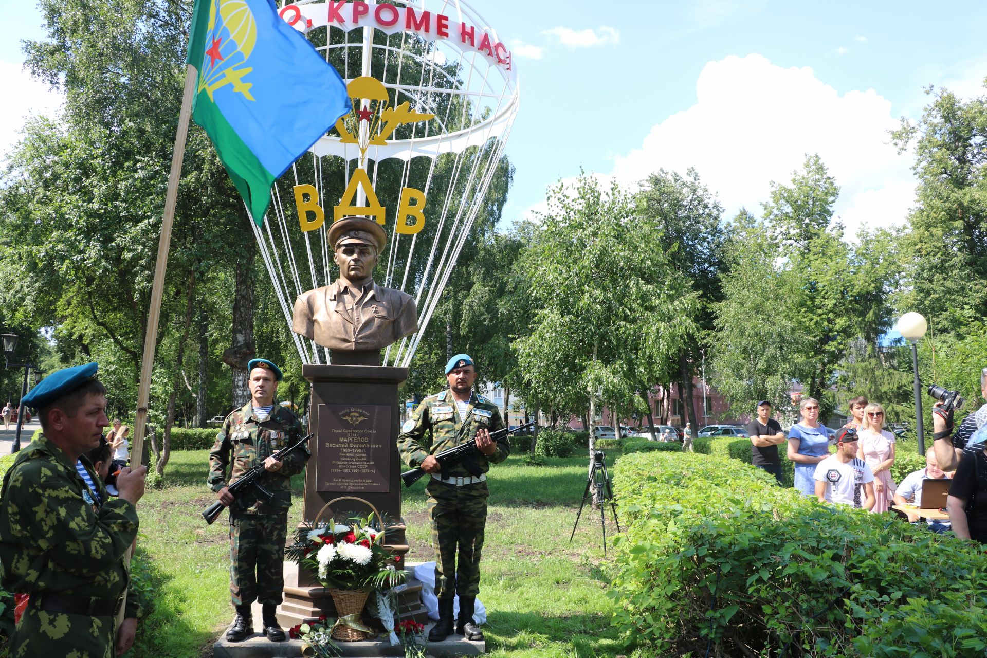 Открытие памятника в Лениногорске в честь тех, кто грудь подставляет за Россию свою