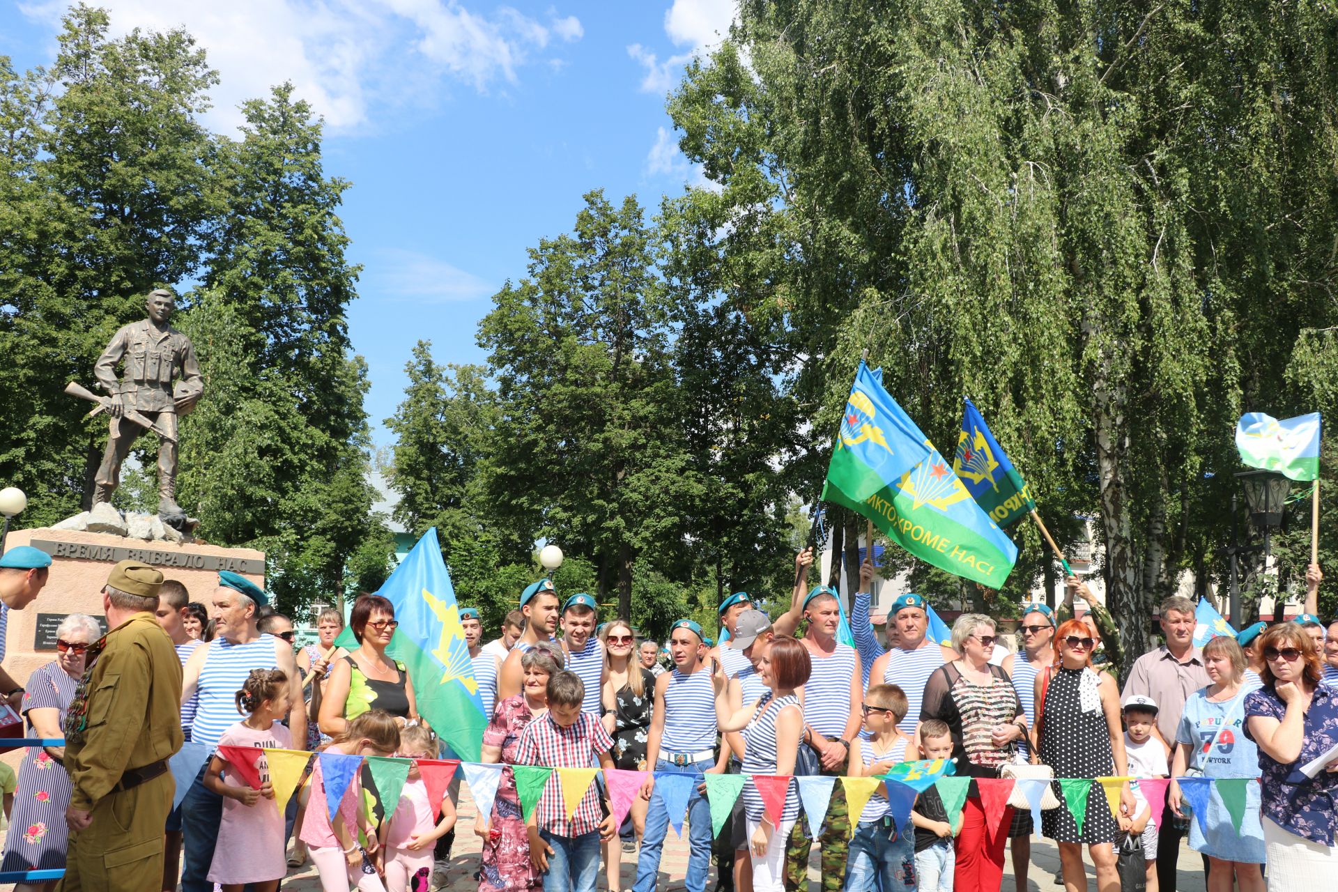 Открытие памятника в Лениногорске в честь тех, кто грудь подставляет за Россию свою