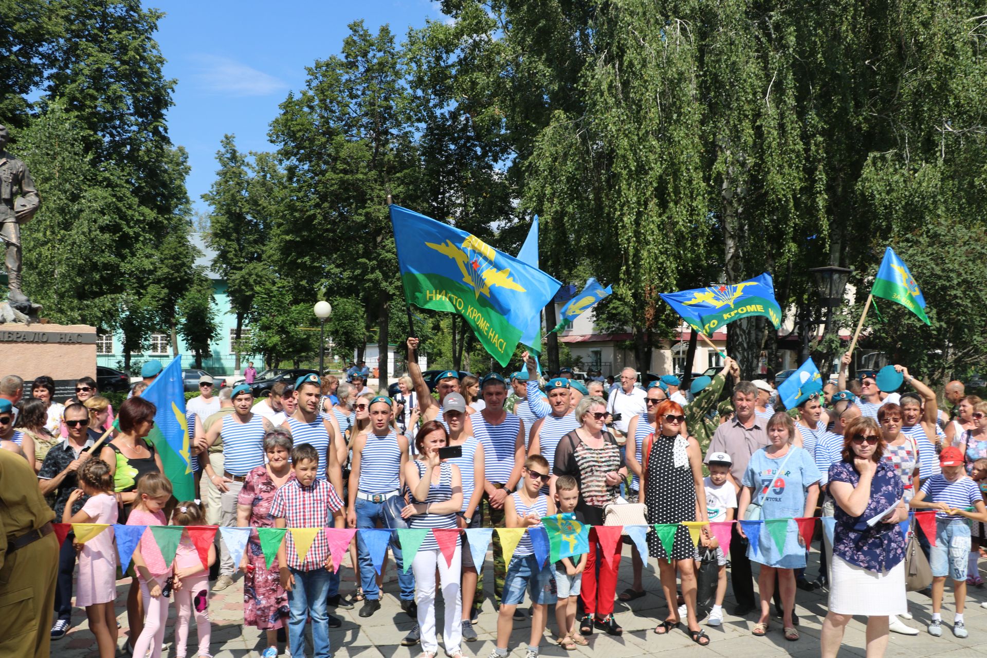 Открытие памятника в Лениногорске в честь тех, кто грудь подставляет за Россию свою