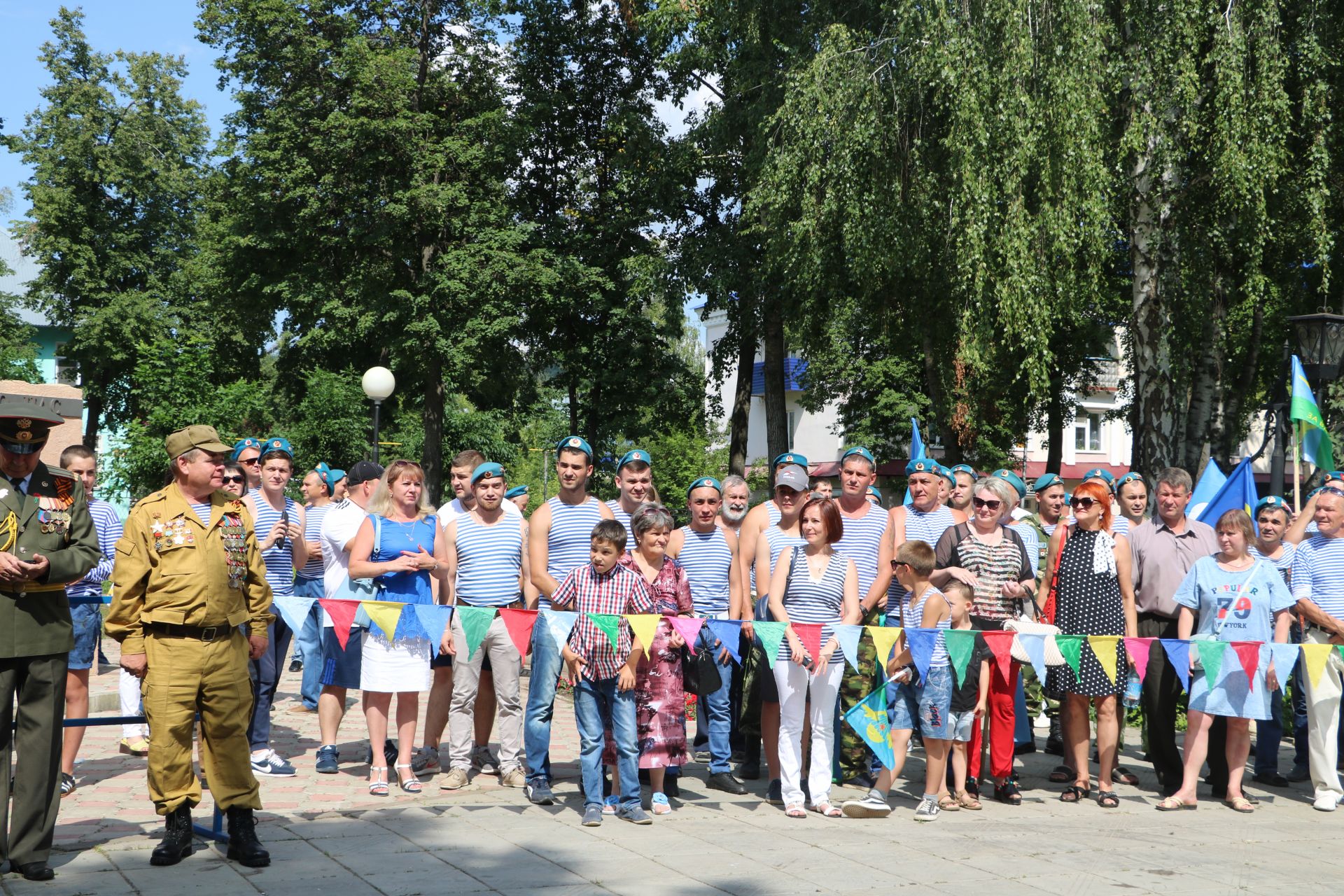 Открытие памятника в Лениногорске в честь тех, кто грудь подставляет за Россию свою