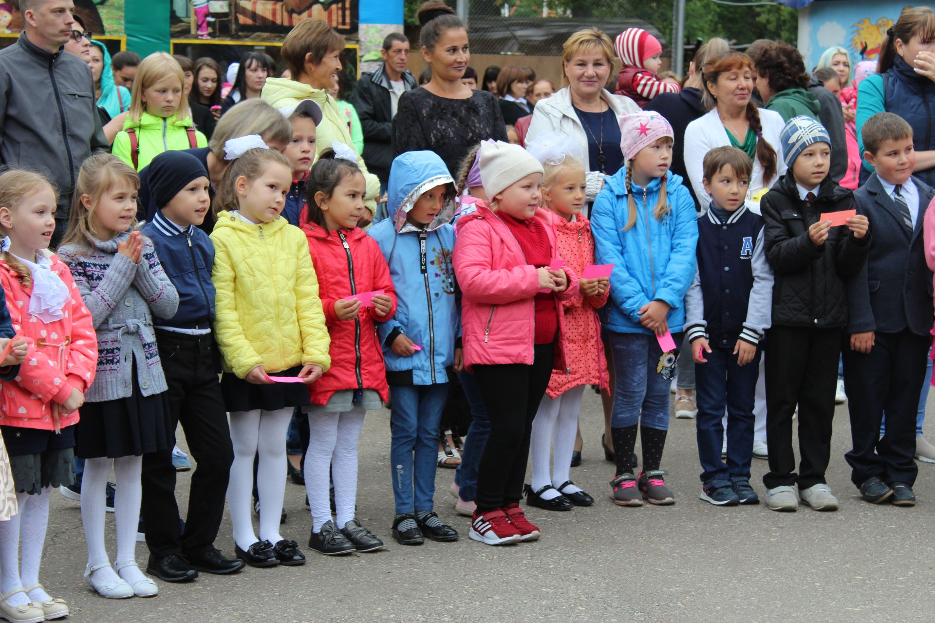 Помогли собраться в школу более ста первоклассникам