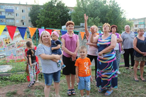 В Лениногорске Праздники двора начались