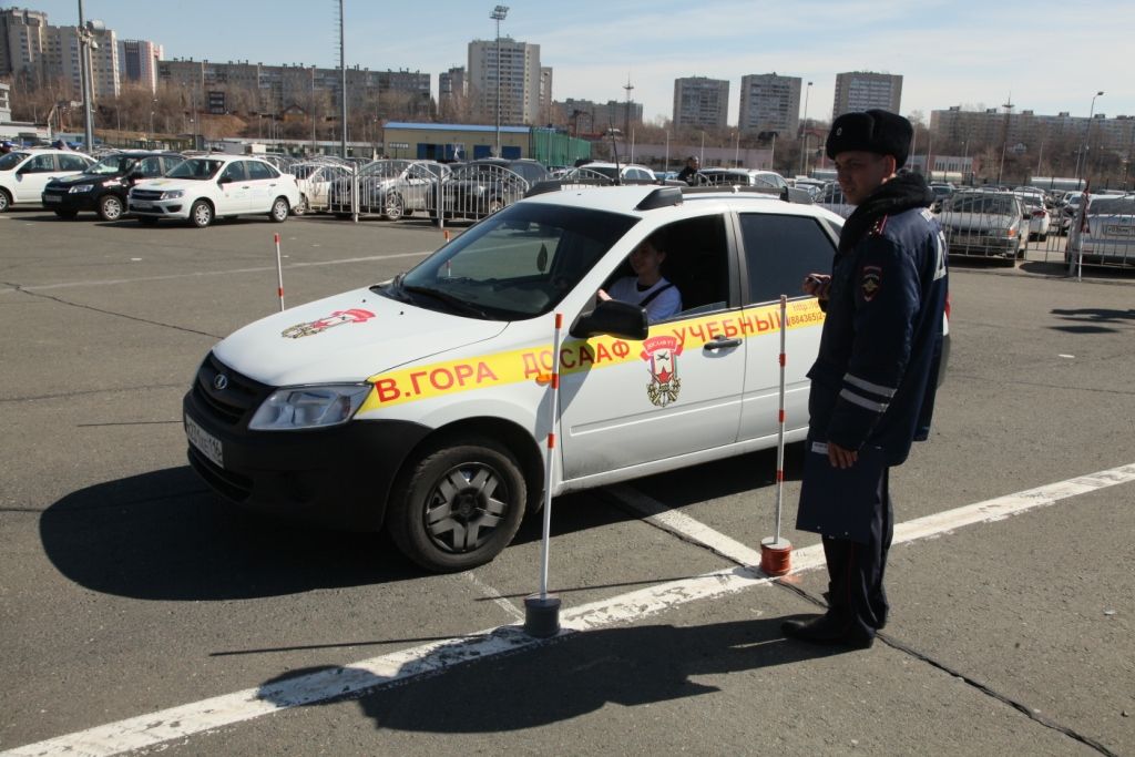 Более ста юных автомобилистов приняли участие в республиканском конкурсе водительского мастерства