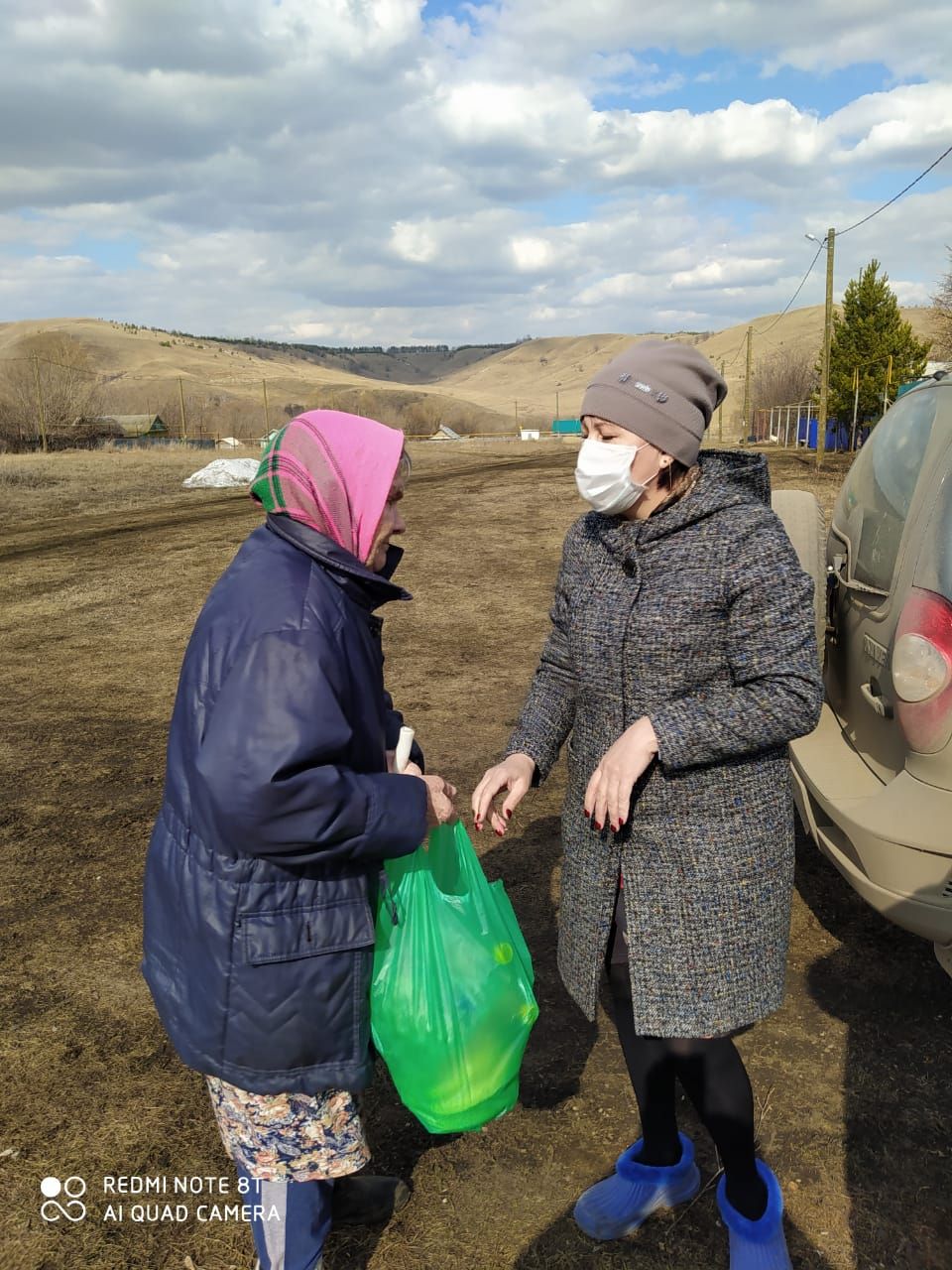 Глава Зайкаратайского поселения Лениногорского района на постоянной основе помогает жителям деревень