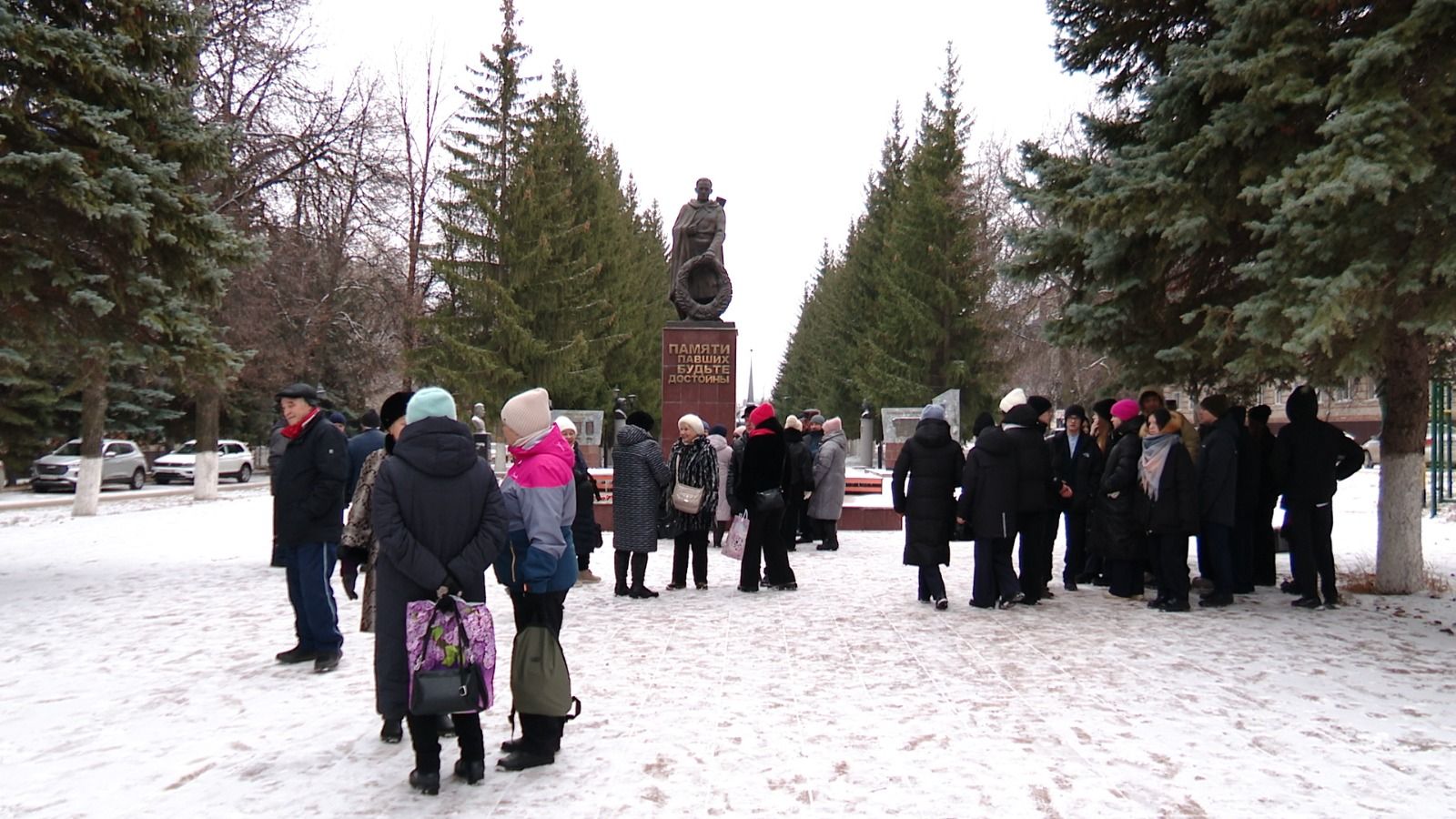 В Лениногорске  прошел митинг, посвященный Дню неизвестного солдата.