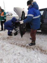 В Татарстане автоинспекторы помогли автомобилисту выбраться из снежного плена