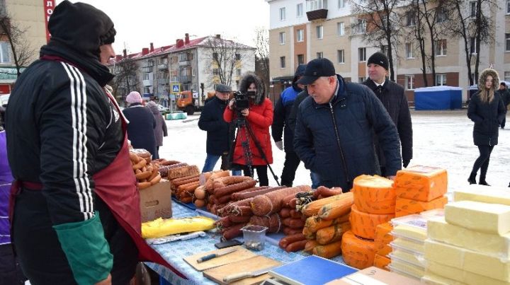 Одним из первых сельскохозяйственную ярмарку посетил Глава Лениногорского района Рягат Хусаинов