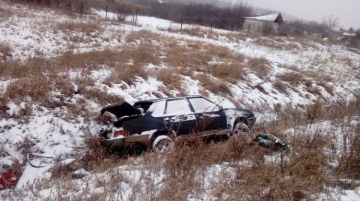 Под Бугульмой легковушка вылетела с трассы в кювет, водитель погиб