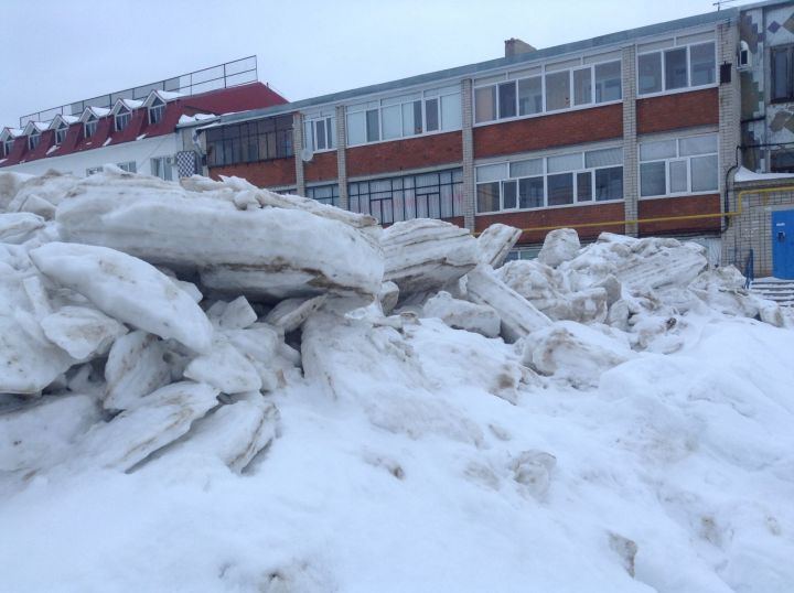 В Лениногорске глыбы с человеческий рост