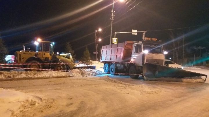 В Лениногорске за сутки вывезено более 2300 куб.м. снега