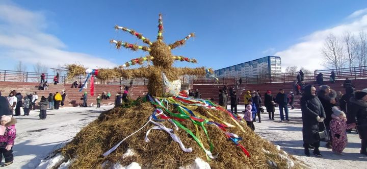 Лениногорцы зазывали весну и провожали зиму в парке «Юбилейный»