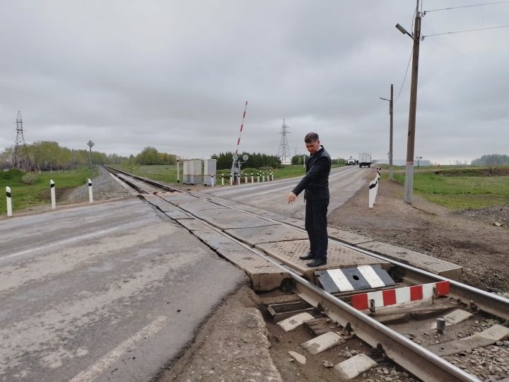 Комиссионно обследовали состояние железнодорожных переездов