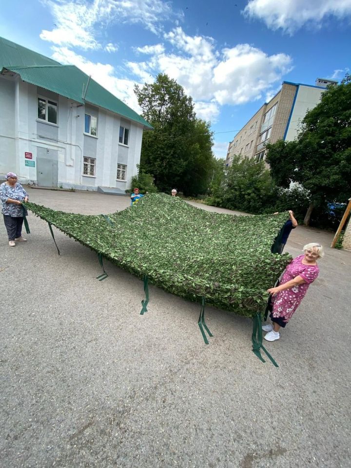 Активисты волонтерского движения «СВОих не бросаем!» отправили в СВО 144 маскировочные сети