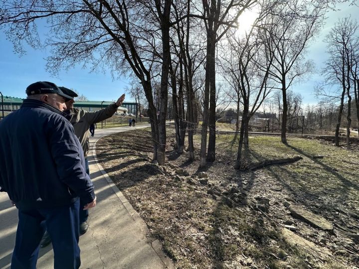 Глава Лениногорского района Рягат Хусаинов проверил ход уборки территорий после субботника