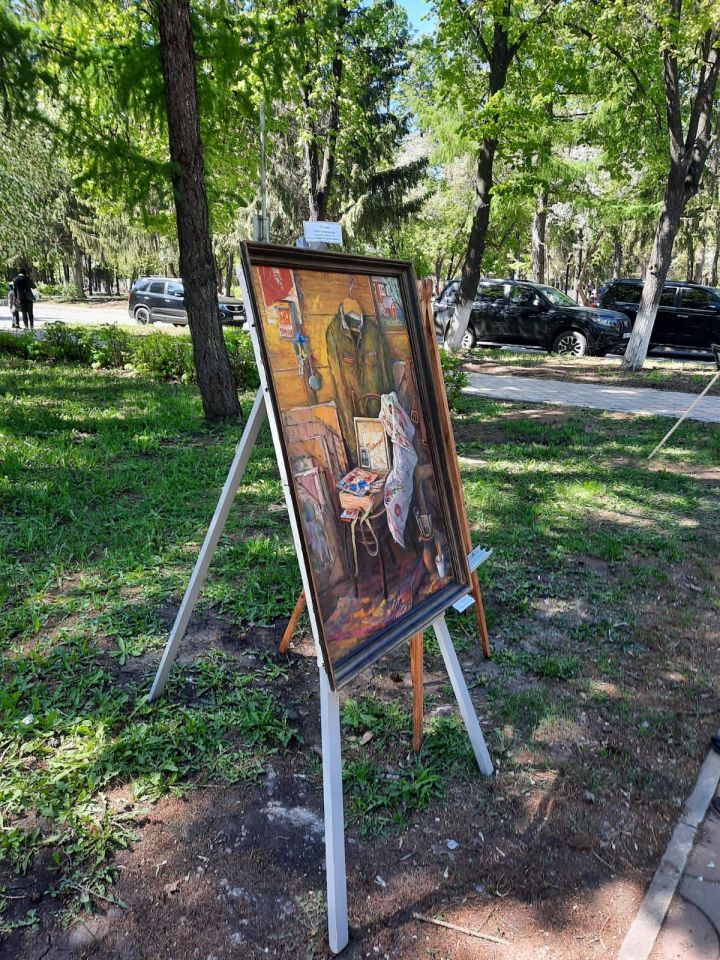 В центре города Лениногорска прошла выставка работ художников