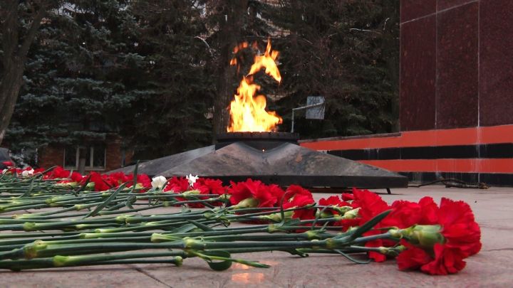 В Лениногорске  прошел митинг, посвященный Дню неизвестного солдата.