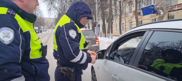 С поддельными правами в Лениногорске «поймали» 65-летнего мужчину