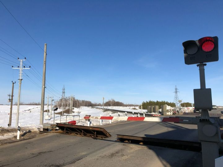 Инспекторы ГИБДД Лениногорска напомнили водителям, что железная дорога не прощает ошибок