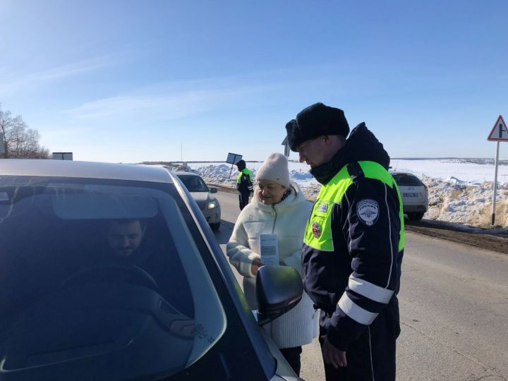 Инспекторы ГИБДД Лениногорска напомнили водителям, что железная дорога не прощает ошибок