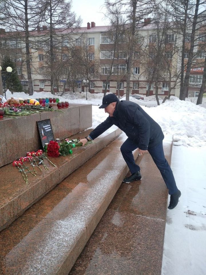 Лениногорск присоединился к соболезнованиям родственникам погибших в «Крокус Сити Холле»