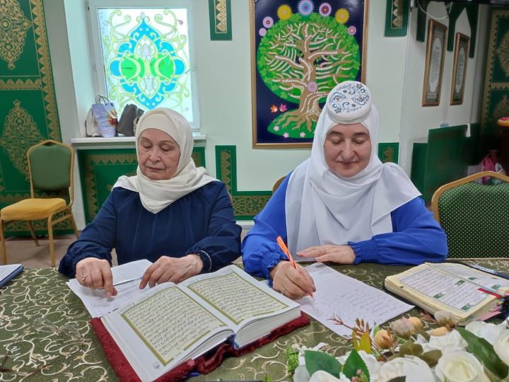 В Лениногорске в мечети «Ихлас» состоялся конкурс среди девочек на лучшее чтение Корана