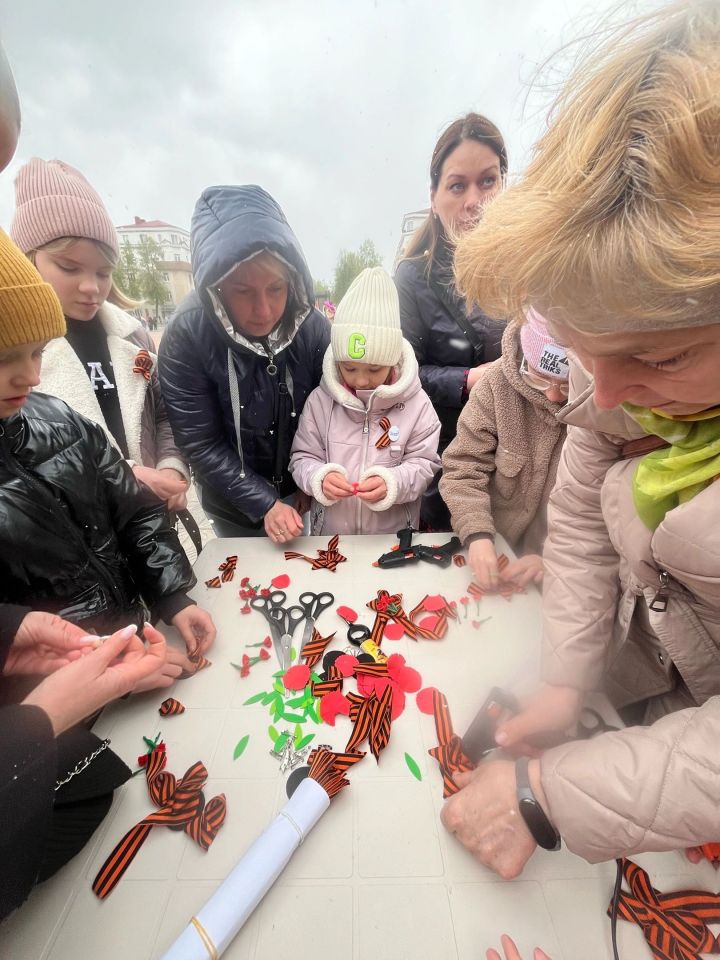 В Лениногорске состоялся творческий мастер-класс «Брошь Победы»