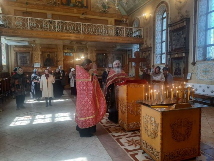 В Лениногорске в Храме Святой Троицы состоялась панихида по погибшим в СВО бойцам