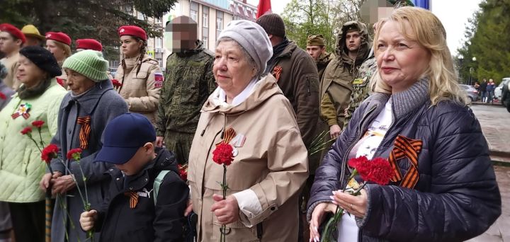 В Лениногорске на ретро-автомбилях проехали труженики тыла