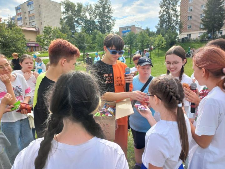 В Лениногорске на День Республики детей бойцов СВО пригласили на детские развлекательные программы