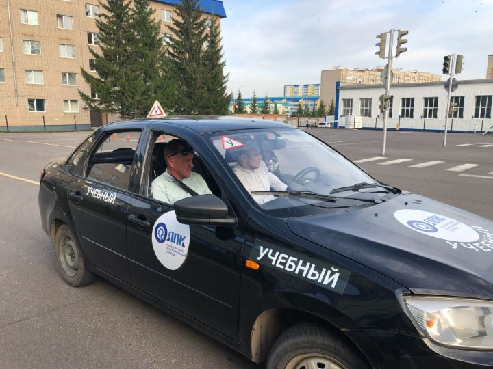 В Лениногорске состоялись конкурсы водительского мастерства среди студентов «Автосессия» и мужчин старше 60 лет