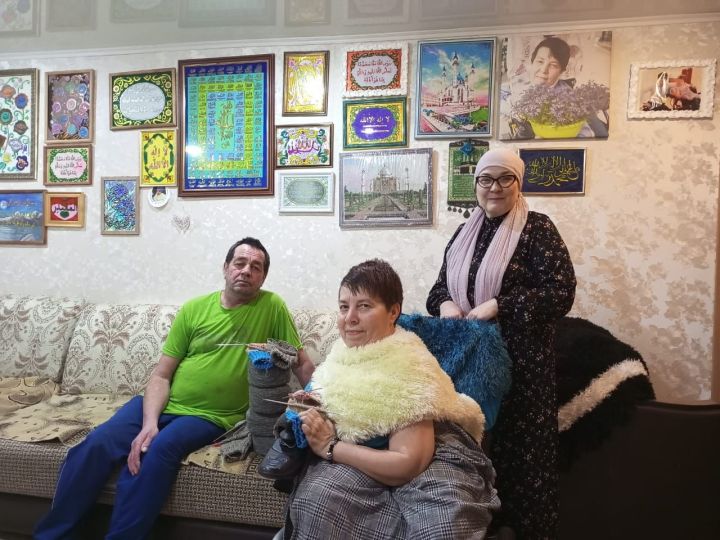 За спицы взялись даже мужчины!